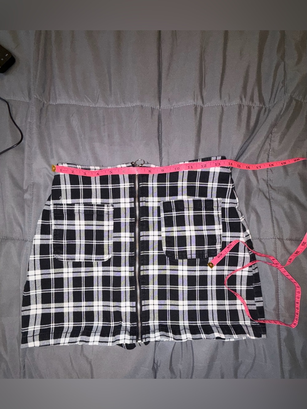 TGLA Black & White Plaid Mini Skirt Front Zip Pocket Detail Size Small - Picture 4 of 5